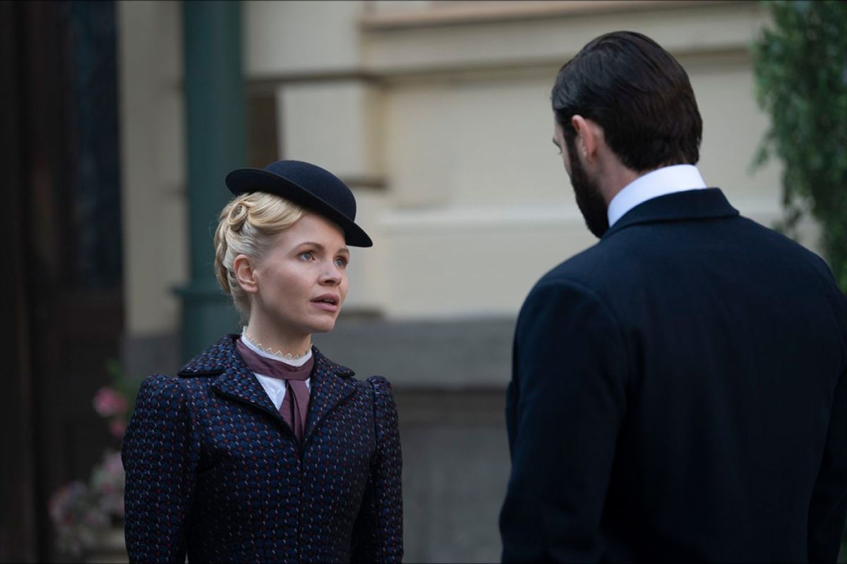 Το δίδυμο ντετέκτιβ του βικτωριανού Λονδίνου του Epic Drama επιστρέφει για να λύσει περισσότερα μυστήρια σε μια ολοκαίνουργια σεζόν του «Η δεσποινίς Σκάρλετ και ο Δούκας»