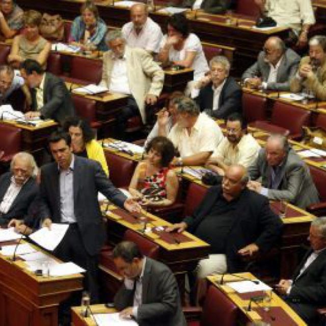 Ραγδαίες πολιτικές εξελίξεις μετά την εκκένωση του ραδιομεγάρου