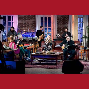 Ο Μανώλης Λιδάκης και η Βιολέτα Ίκαρη στο «Μουσικό κουτί» της ΕΡΤ1