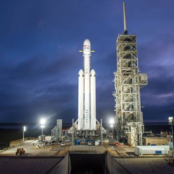 Η SpaceX ετοιμάζεται για την πρώτη πτήση του πυραύλου Falcon Heavy
