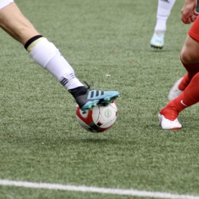 Broadcast εναντίον Streaming: Ο απόλυτος οδηγός για να παρακολουθήσετε το αιώνιο ντέρμπι