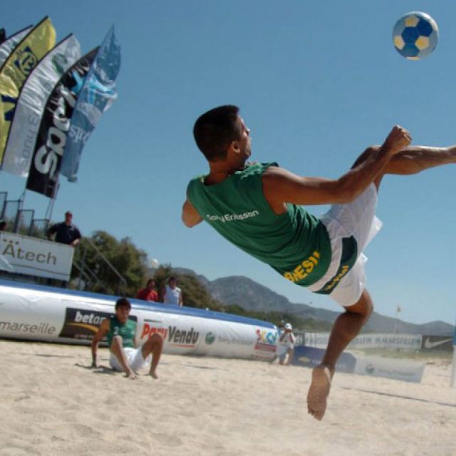 Footvolley 2012: Ο Τζιοβάνι παίζει μπάλα και μαγεύει το φίλαθλο κοινό στη Nova