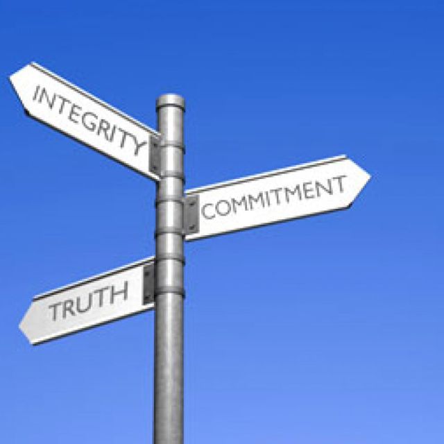 Ευρωπαϊκή Επιτροπή: Ανάγκη για «πυξίδα ήθους» στην ελευθερία των ΜΜΕ