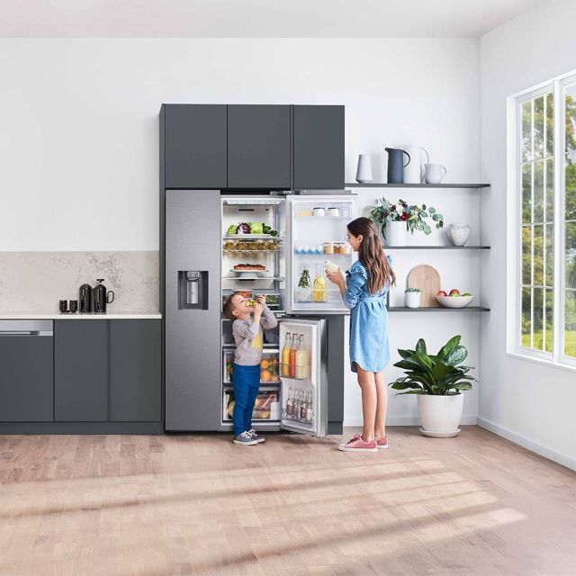 H Samsung Αναβαθμίζει την Οικιακή Εμπειρία  με τα Ψυγεία Ντουλάπες RS8000