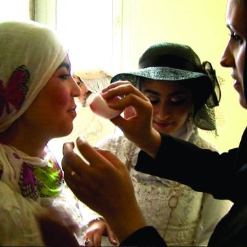 Πρεμιέρα για το "Παίζοντας με τη Φωτιά" της Αν. Παπαθανασίου σε συμπαραγωγή OTE TV