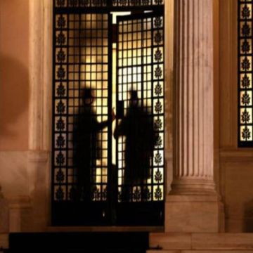 Κατάργηση του νόμου Παππά πίσω από την πίεση των καναλαρχών στο Μαξίμου;