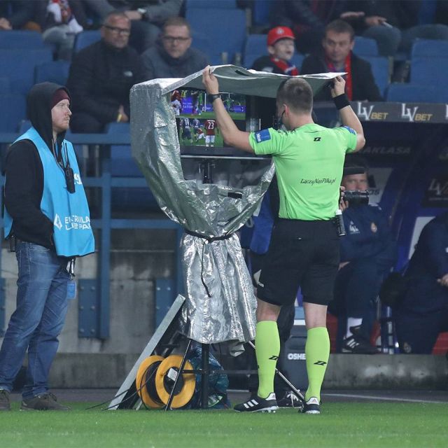 Τηλεοπτικά και VAR τα πρώτα βαρίδια για τη νέα κυβέρνηση