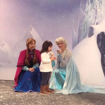 Τα κανάλια Novacinema συνάντησαν την Έλσα και την Άννα.