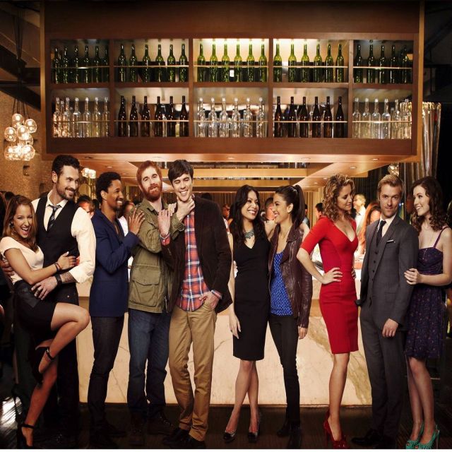 Ένα bar. Μια νύχτα. 10 singles. Η κωμική σειρά "Mixology" έρχεται στο FOXlife!