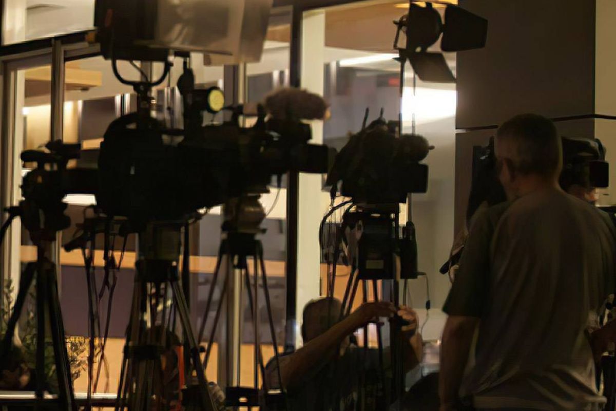 Μαζικές απολύσεις και εκβιασμούς στο Open καταγγέλλει το ΠΑΜΕ