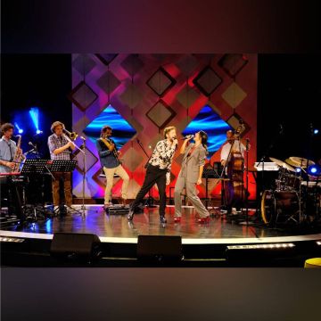 Οι Ευγενία Σαμαρά, Μάριος Φραγκούλης, Γιώργος Περρής, Ρένος Χαραλαμπίδης και οι Gadjo Dilo «Δυνατά» με τον Κωστή Μαραβέγια στην ΕΡΤ1