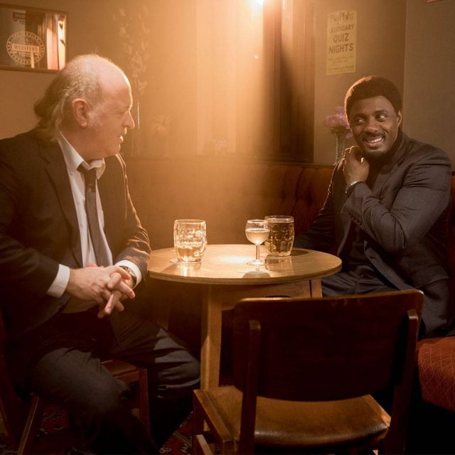 COSMOTE TV: Πρεμιέρα για τη νέα κωμική σειρά In the Long Run με τον Ίντρις Έλμπα