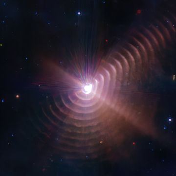 Το James Webb κατέγραψε ομόκεντρους δακτυλίους σκόνης γύρω από δύο άστρα  