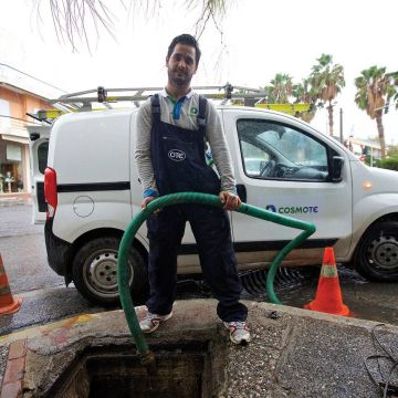 ΟΤΕ: Η μάχη των τεχνικών δικτύου τηλεπικοινωνιών με τις πλημμύρες