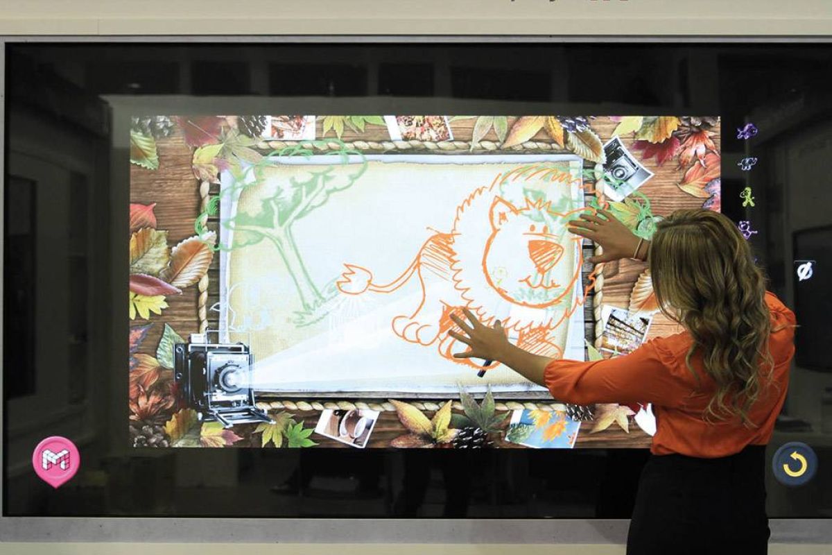 Προηγμένα επαγγελματικά προϊόντα Information Display από την LG στην ISE 2015