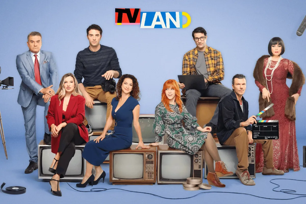 ΕΡΤ1: «TV Land» – Γυρίσματα μετ’ εμποδίων στην «Απαγορευμένη Εδέμ» | Σάββατο 17 & Κυριακή 18 Οκτωβρίου 2026 - Γραφείο Τύπου ΕΡΤ