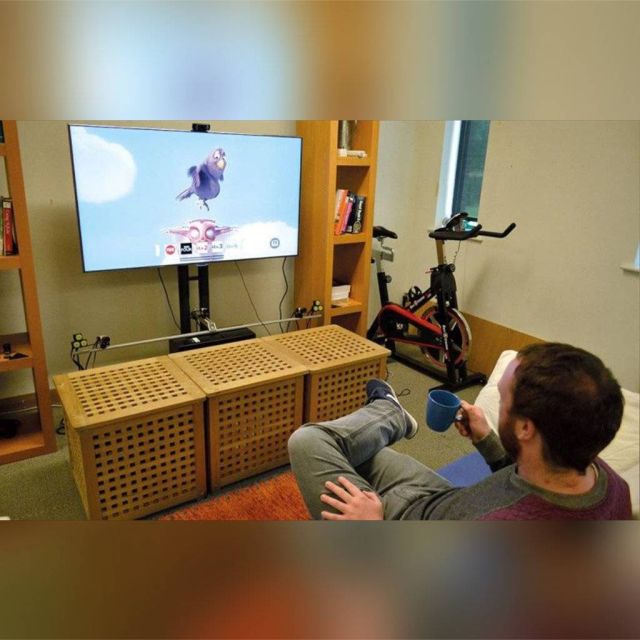 Τηλεκοντρόλ τηλεόρασης που του μιλάς και αυτό σε ακούει