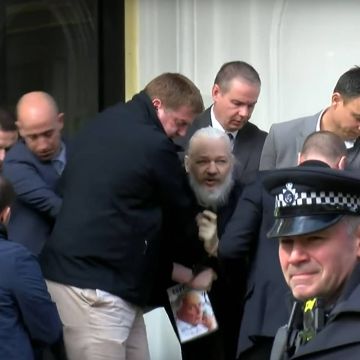 Συνελήφθη ο Τζούλιαν Ασάνζ, ιδρυτής των WikiLeaks