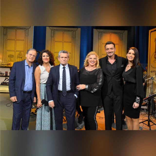 “Τα χρυσά λαϊκά 1960-1965” στην «Αυλή των Χρωμάτων» με τον Χρήστο Νικολόπουλο και την Αθηνά Καμπάκογλου