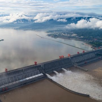 Τα φράγματα σε όλο τον κόσμο συγκρατούν τόσο πολύ νερό που έχουν μετατοπίσει τους πόλους της Γης