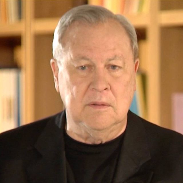 Ο σπουδαίος σκηνοθέτης Ρόμπερτ Ουίλσον αποκλειστικά στο «Art Week» της ΕΡΤ2