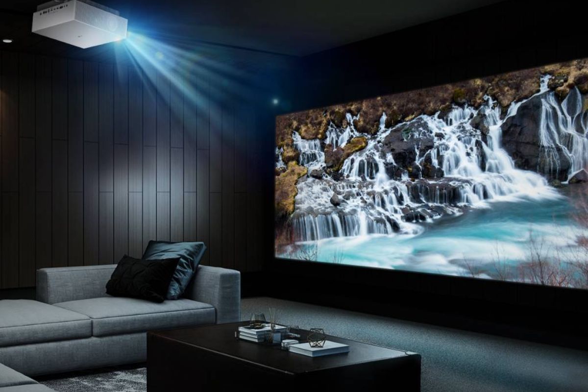 Ο νέος LG CINEBEAM προβολέας ανεβάζει στα ύψη την κινηματογραφική εμπειρία θέασης στο σπίτι