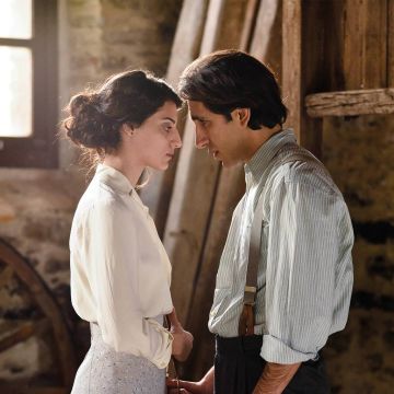 Πρώτα πλάνα από το «Ουζερί Τσιτσάνης» του Μανούσου Μανουσάκη