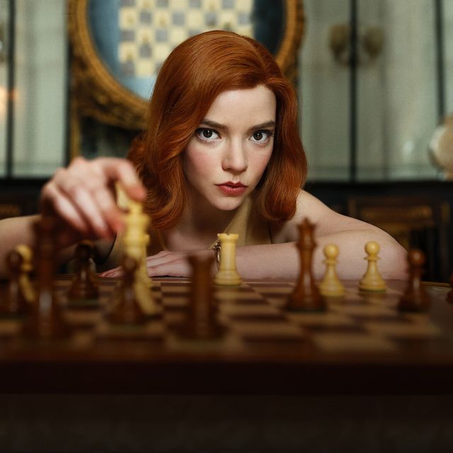 “The Queens Gambit” – η σειρά του Netflix που το κοινό συνεχίζει να λατρεύει πέντε χρόνια μετά
