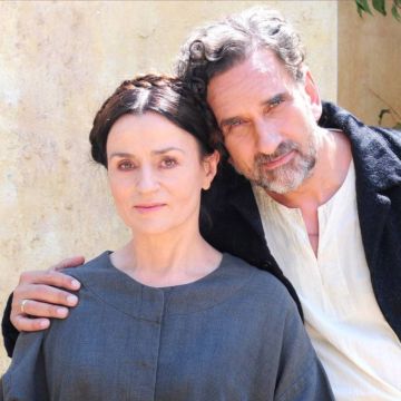 Στα γυρίσματα της νέας μίνι σειράς «Αγάπη παράνομη» της ΕΡΤ