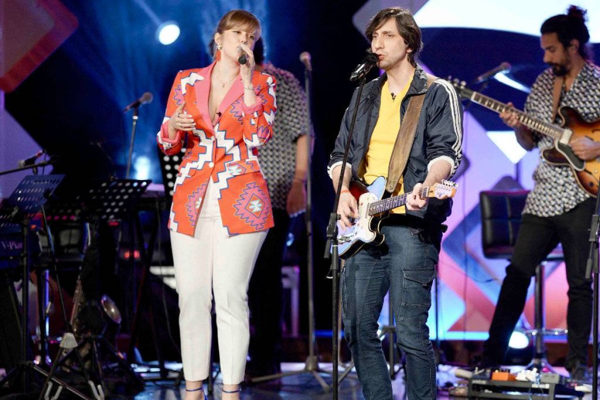 Μια μεγάλη παρέα αγαπημένων καλλιτεχνών στην εκπομπή «Δυνατά» με τον Κωστή Μαραβέγια