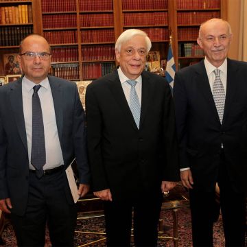 Επιδόθηκε στον Πρόεδρο της Δημοκρατίας η Έκθεση Πεπραγμένων της ΑΔΑΕ