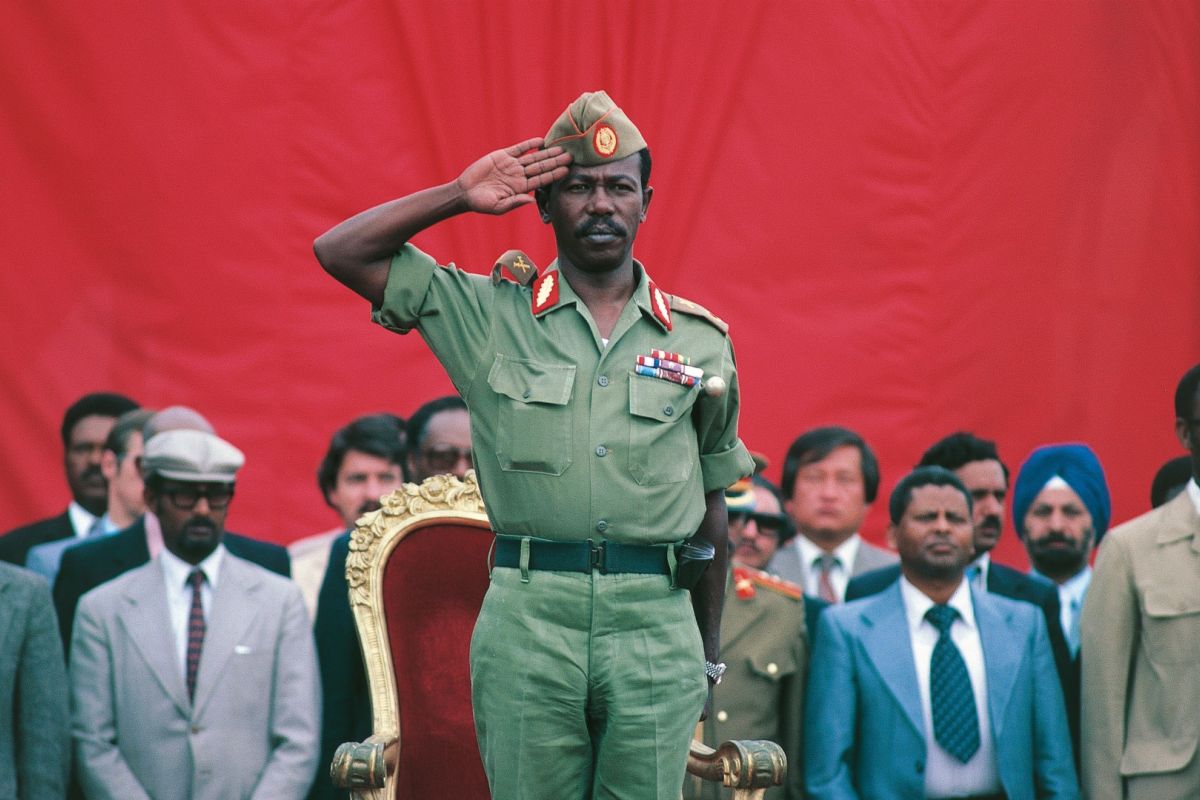 Afrique Mengistu au garde a vous%C2%A9Alamy bf52bfdb