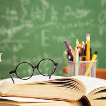 Τα δικαστήρια δικαιώνουν τους αναπληρωτές εκπαιδευτικούς για τα κομμένα δώρα και το επίδομα αδείας τους