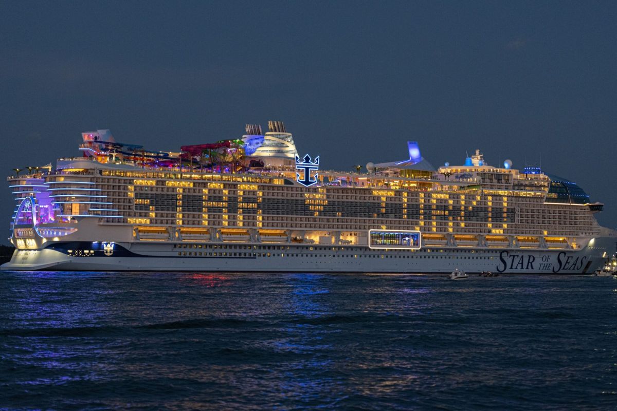 samsung equips royal caribbeans star of the seas with more than 6000 hospitality tvs and smart signage1 min scaled c0fc94ca