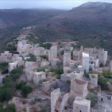 «Όπου Υπάρχει Ελλάδα»: Ταξιδεύουμε στη Μάνη και βγαίνουμε ζωντανά από την Αρεόπολη