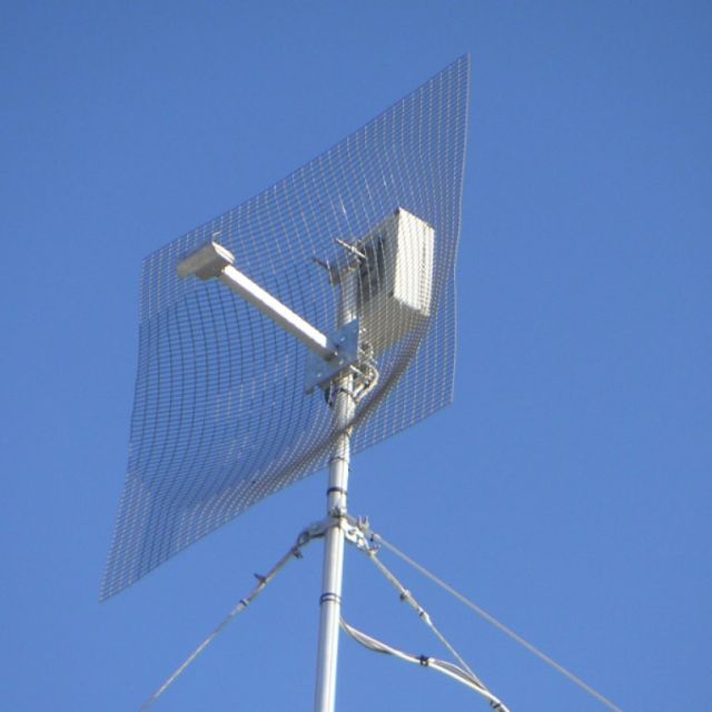 Ασύρματο δίκτυο στην ταράτσα μόνο με ένα καλώδιο