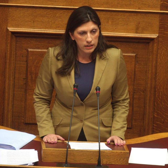 Σφοδρή αντιπαράθεση στη Βουλή για το ψηφιακό φάσμα
