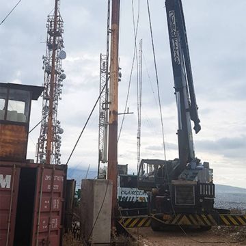 «Φρενάρουν» την αποξήλωση των κεραιών