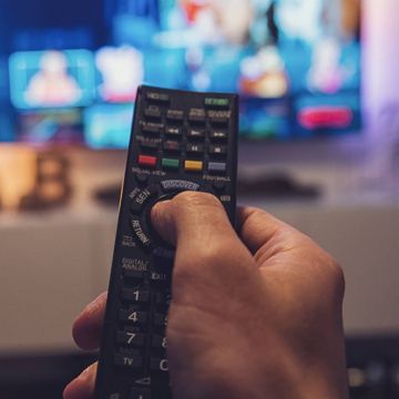 Οι τηλεοπτικοί σταθμοί επιχειρούν «restart» παραγωγής και περιεχομένου