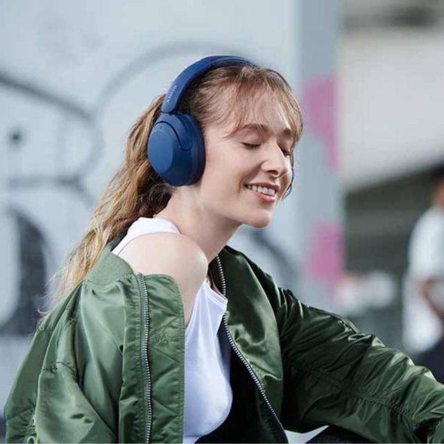 Η Sony παρουσιάζει τα ασύρματα ακουστικά της WF-C500 και WH-XB910N