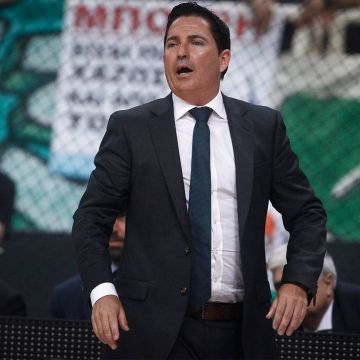 O Τσάβι Πασκουάλ στην πρεμιέρα του PICK N ROLL της COSMOTE TV