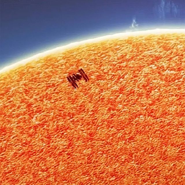 ISS: H στιγμή που περνά μπροστά από τη Σελήνη και τον Ήλιο