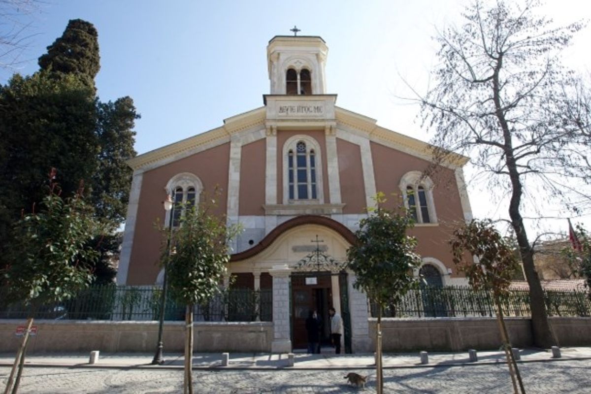 oi akolouthies tis megalis evdomadas zontana apo tin konstantinoupoli ston skai.gr medet c8beb847