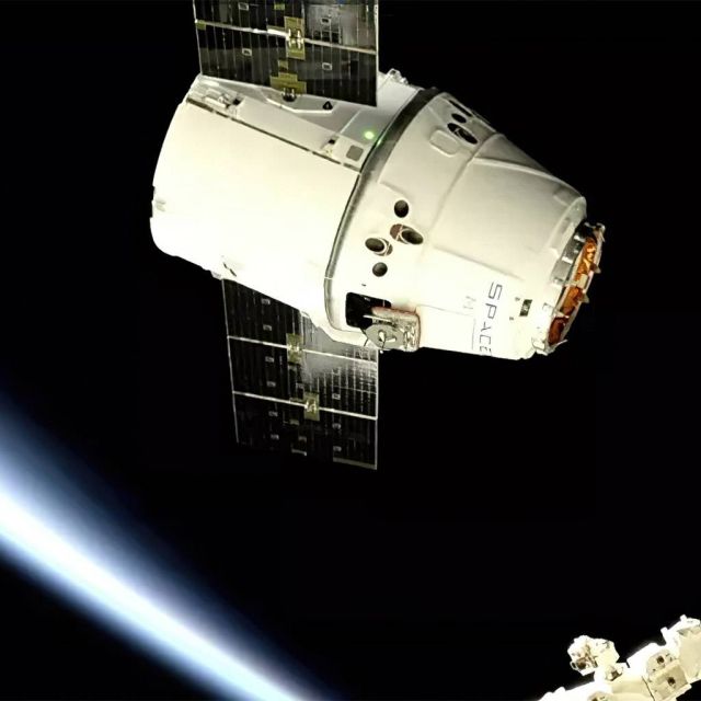 Συνεργασία Estée Lauder με NASA: Γυρίζουν διαφημιστικό στον Διεθνή Διαστημικό Σταθμό