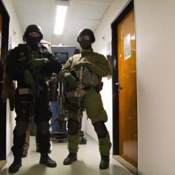 Κατακραυγή λόγω επιδρομής …κομάντος στην τσεχική τηλεόραση!