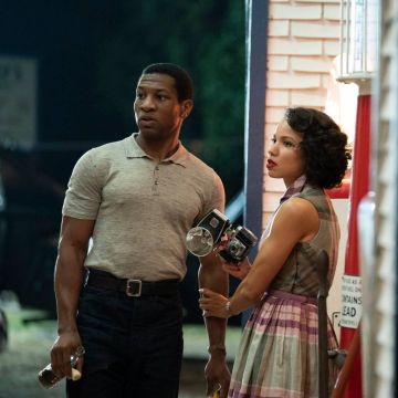 Αύγουστος με το Lovecraft Country του J.J. Abrams, το μνημειώδες Chernobyl, συναρπαστικά ντοκιμαντέρ, παιδικά, και θερινό σινεμά από το Vodafone TV