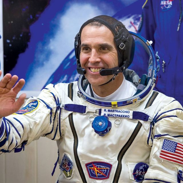 Το National Geographic Channel εκπέμπει "ζωντανά απο το διάστημα"!