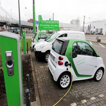 Πρόταση για μειωμένα τιμολόγια ρεύματος στα ηλεκτρικά αυτοκίνητα