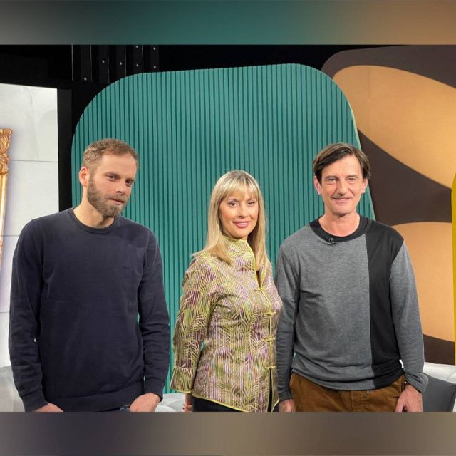 Ο Όμηρος Πουλάκης και η Βίκυ Βολιώτη στο «Watch Next» της COSMOTE TV