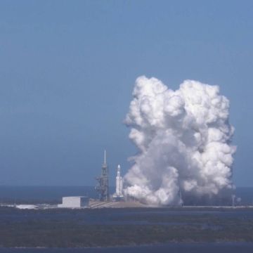 Επιτυχημένη η στατική δοκιμή των κινητήρων του Falcon Heavy